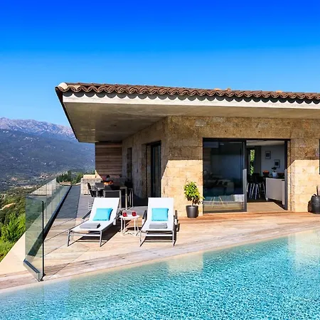 Sleeps 8 Pool Air Con 别墅