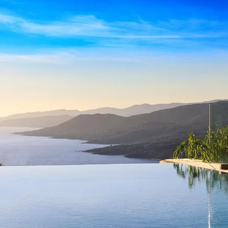 Sleeps 8 Pool Air Con *