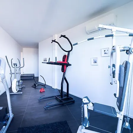 Sleeps 8 Pool Air Con 别墅 *