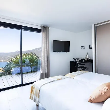 Sleeps 8 Pool Air Con 别墅