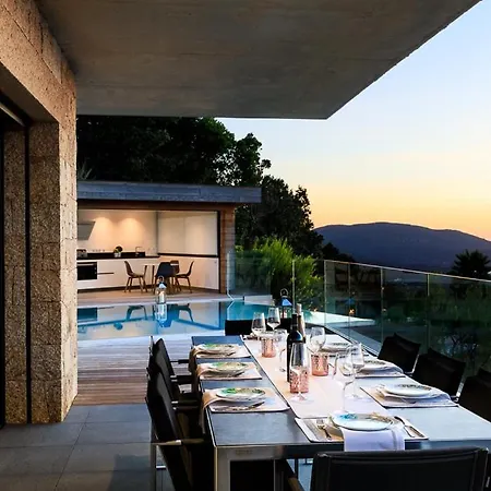 Sleeps 8 Pool Air Con *